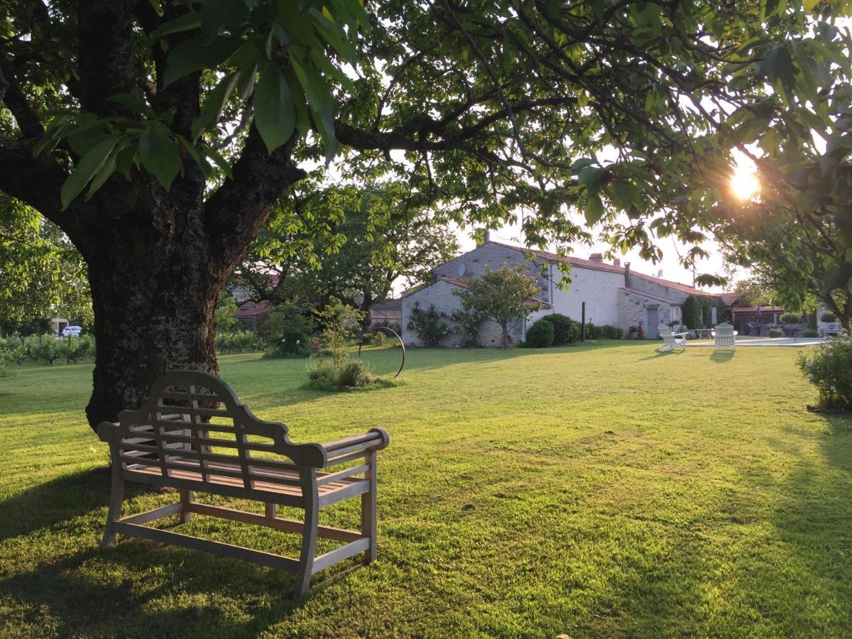 Du Cote De L'Ombriere Bed & Breakfast Geay  Exterior photo